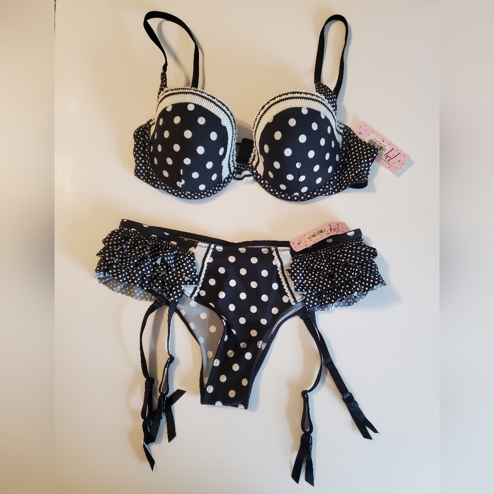 Matching bra and panty set M, 36B